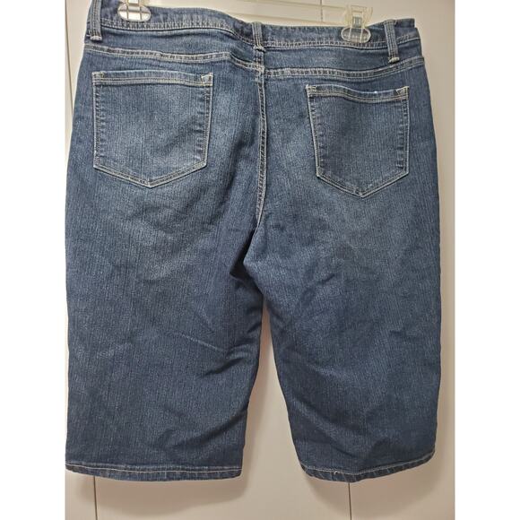 Curvy Plus Faded Glory Ladies Size 16 Denim Jean Shorts - Picture 2 of 5